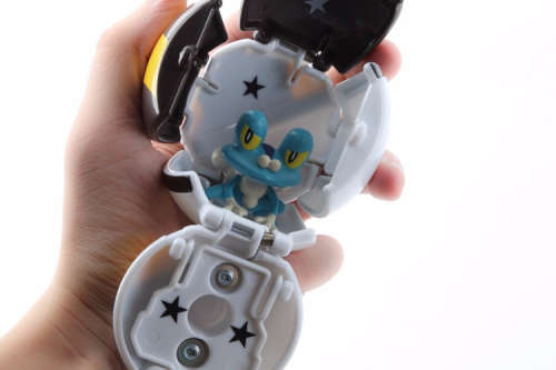 Pokemon Go Bounce Pop Pokeball with Random Pokemon Figurine