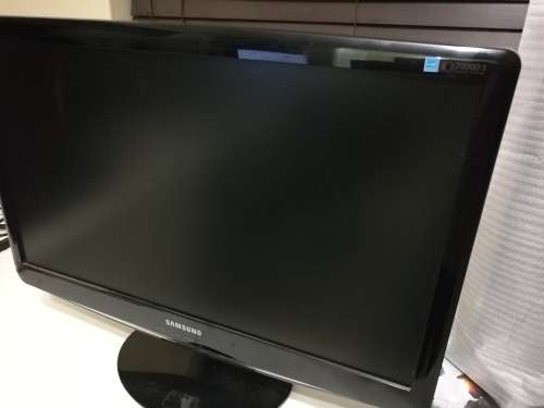 Samsung B2430H 24-Inch Widescreen LCD Monitor - Glossy Black