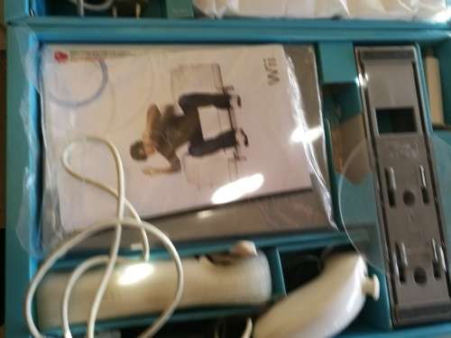 Nintendo Wii + Wiimote + Nunchuck + 2x Classic Controllers + Wii2HDMI adapter