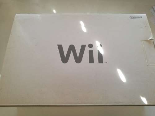 Nintendo Wii + Wiimote + Nunchuck + 2x Classic Controllers + Wii2HDMI adapter