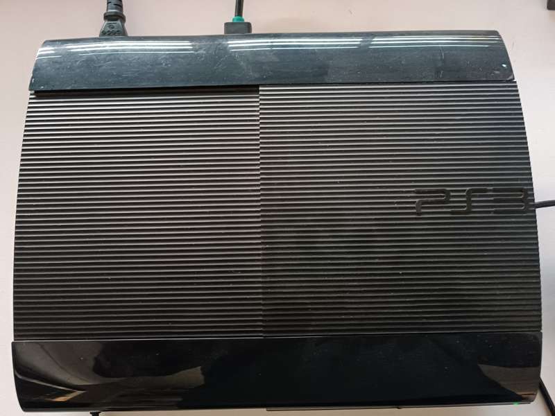 PlayStation 3 Super Slim 120GB + 5 Games