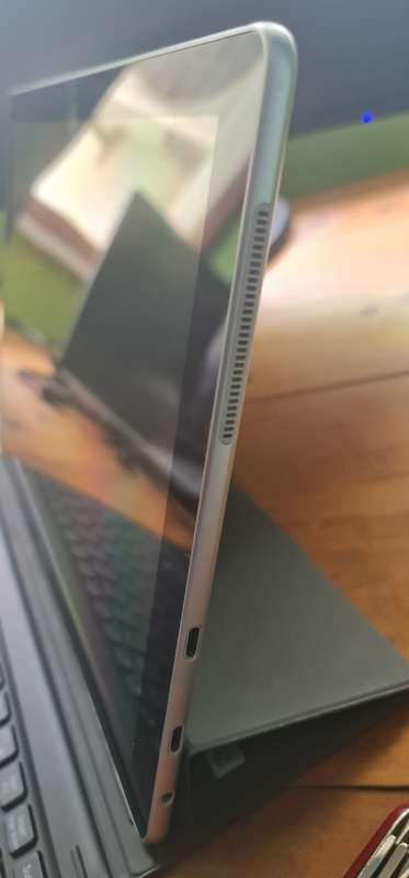 Samsung Galaxy Book 12.5 inch i5 (7th Gen) 4 gig ram Win tablet with S pen and Keyboard cover