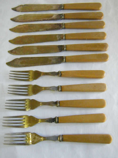 Lot of 11 Bone Handle / Silver Plated knives & forks - well worn - as per photo
