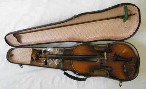 Vintage/Antique Antonius Stradivarius Cremonensis Faciebat Anno 1713 violin in case - needs work