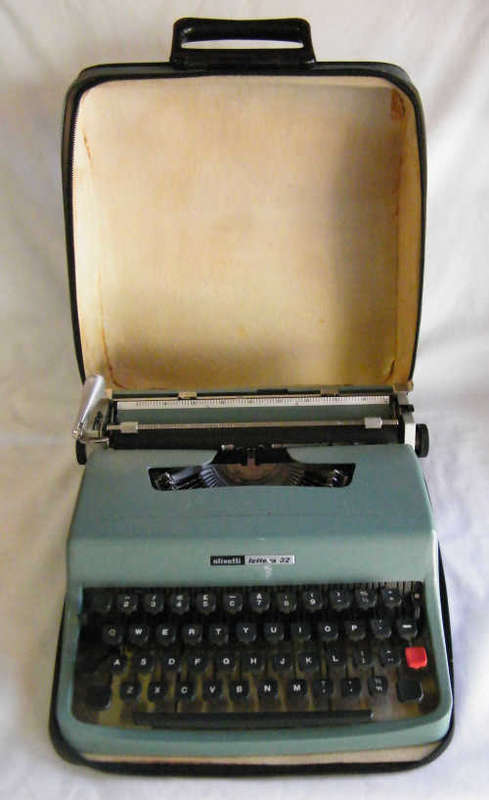 Olivetti Lettera 32 Typewriter in case - as per photo