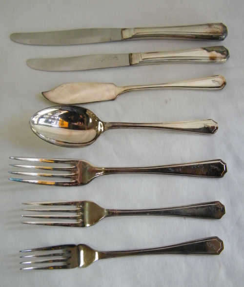 Lot of 7 Insignia Plate cutlery set - as per photo
