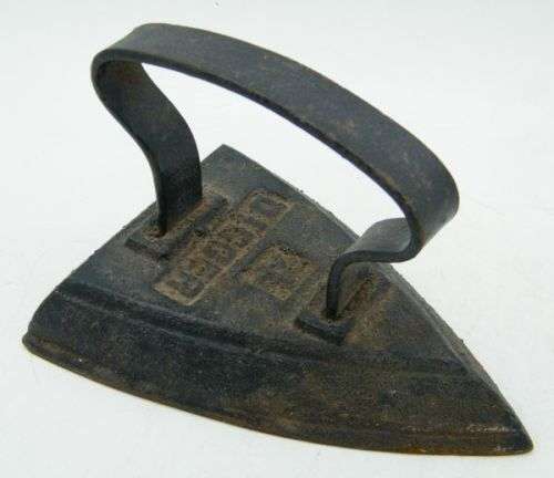 Vintage Cast Iron 4 Digger Iron - as per photo