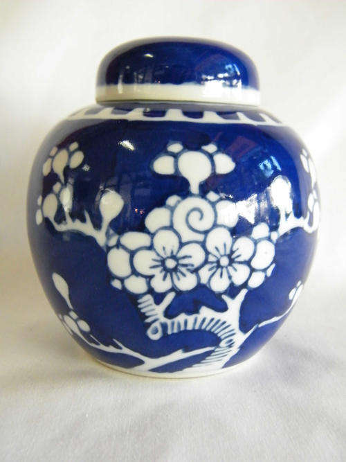 Vintage Chinese porcelain ginger jar - as per photo