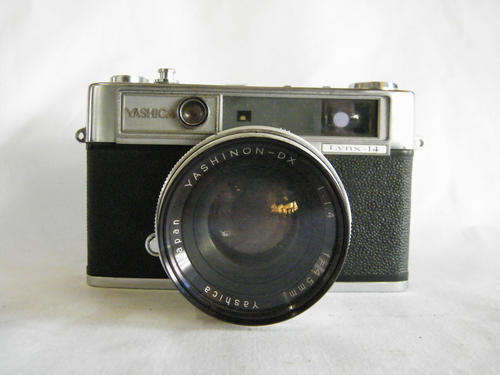 Yaschica Lynx-14 camera with Yashinon-DX 1:1.4 lens in leather pouch - as per photo