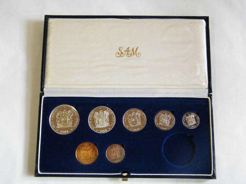 1984 RSA short proof set - No silver R1 - only Nickel R1 - case outer damaged - as per photo