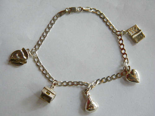 Sterling Silver charm bracelet - 10.1 grams - as per photo