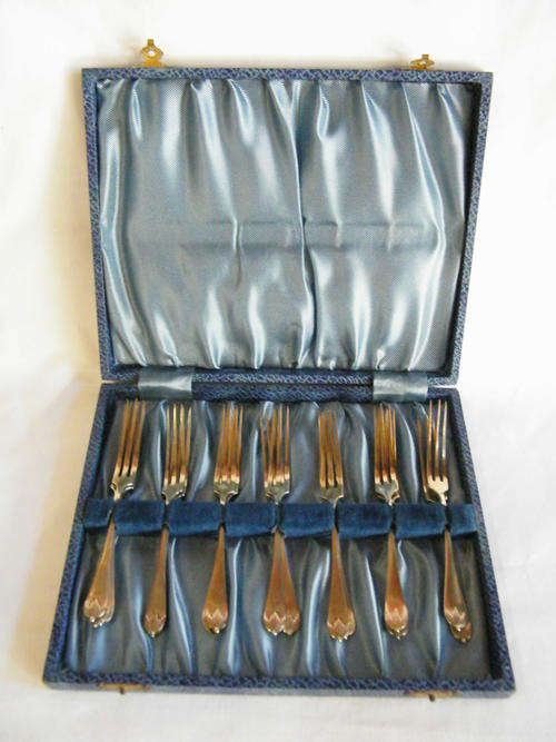 Set of 15 Antique forks in box - as per photo