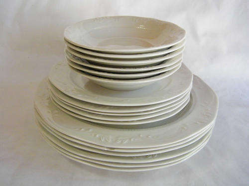 Continental  Fine China  - 6 x plates, 6 x pudding bowls & 5 x small plates - as per photo