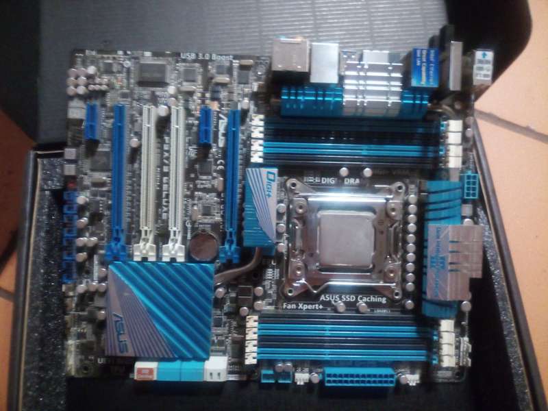 ASUS P9X79 DELUXE LGA 2011 X79 SATA 6Gb/s USB 3.0 ATX Intel Motherboard