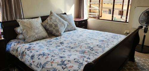 King Sleigh Bed + 2 Bed Side Cabinets (Excl. Mattress)