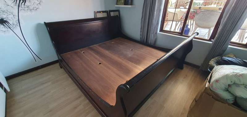 King Sized Sleigh Bed