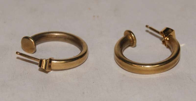Pair of 9ct Gold Semi Hoop Earring with Butterflies (2.3g) @ CRAZY LOW R1 START
