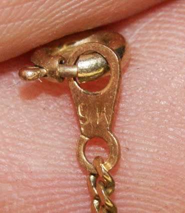 9ct Gold Childrens Necklace with Cameo Pendant (3.8g) @ CRAZY LOW R1 START