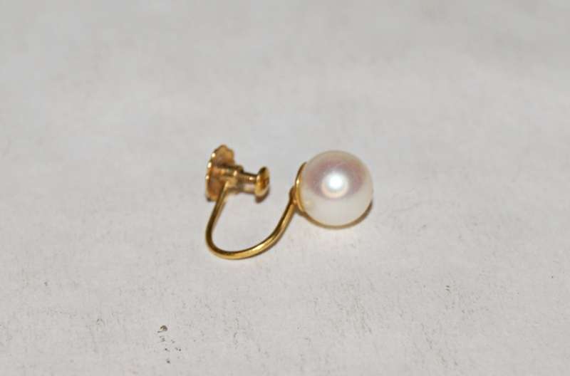 9ct Gold and Pearl Earring (1g) @ CRAZY LOW R1 START