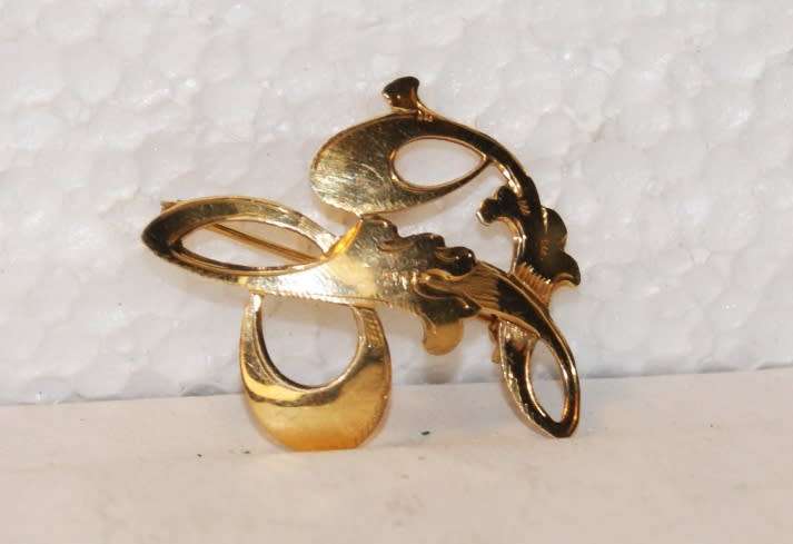 18ct Gold Brooch (4g) @ CRAZY LOW R1 START