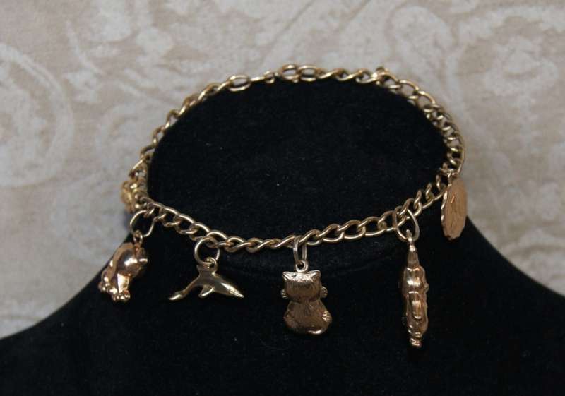 9ct Gold Charm Bracelet with 9 Gold Charms (12.2g) @ CRAZY LOW R1 START