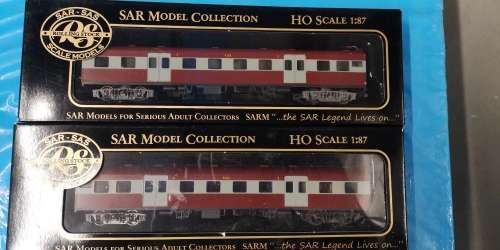Lima Suburban coaches and dummy locomotives
