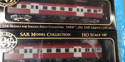 Lima Suburban coaches and dummy locomotives