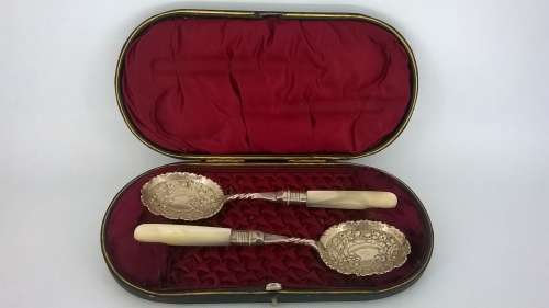 Set of two spoons - Boxed