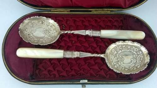Set of two spoons - Boxed