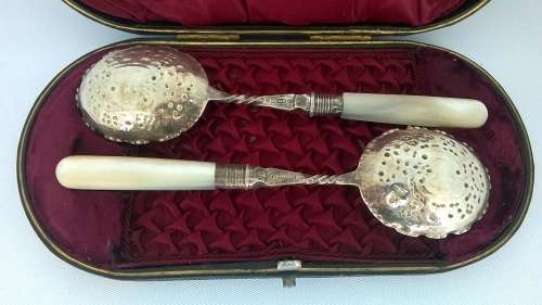 Set of two spoons - Boxed