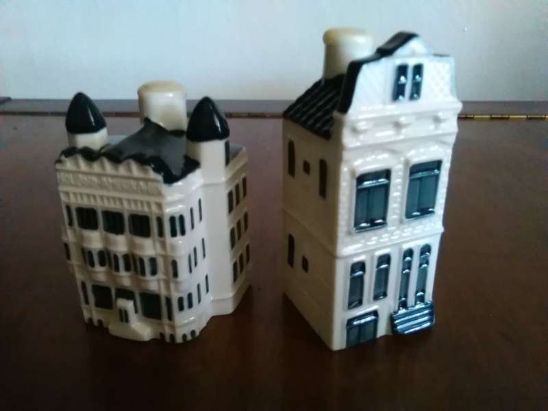 KLM..BOLS ..collectables x 2.  NOS. 97 & 71. Sealed with liquid
