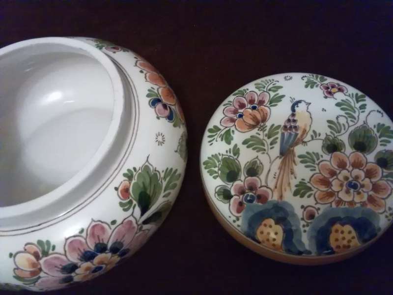 Delft DP Polychrome jar & LID excellent condition  as per scan