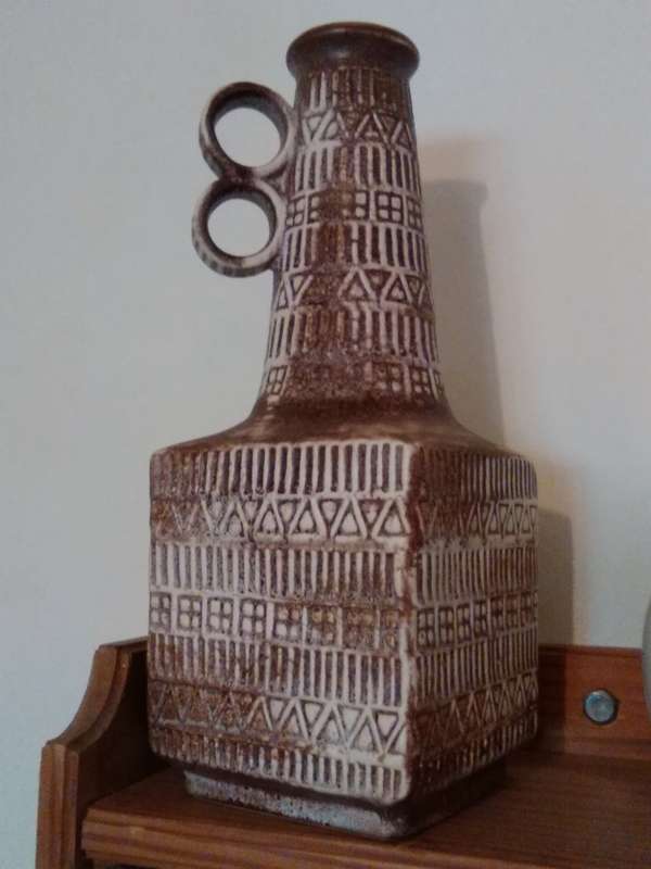 W- GERMAN Bay vase 7135 in excellent condition