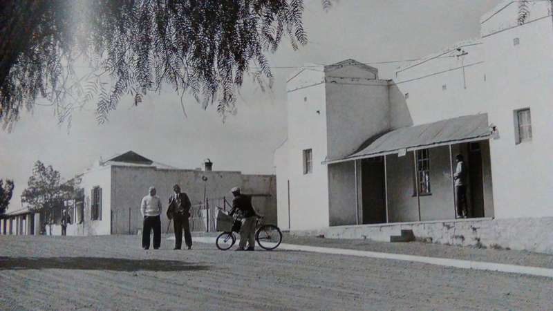 BRAKDAK (Platdakke in die Karoo) Gabriel Fagan 2008 ** Inscribed**