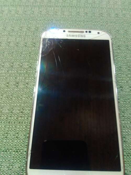 Samsung Galaxy S4 32gb white,phone only,screen cracked