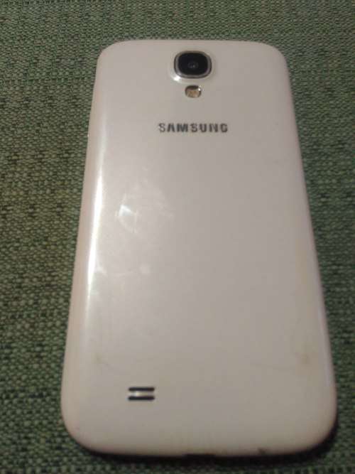 Samsung Galaxy S4 32gb white,phone only,screen cracked