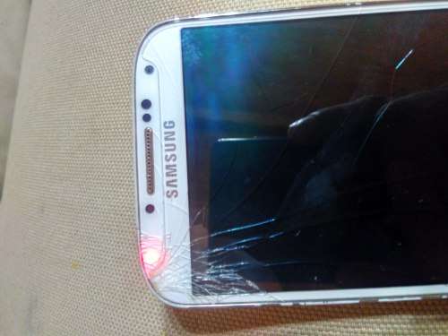 Samsung Galaxy S4 32gb white,phone only,screen cracked