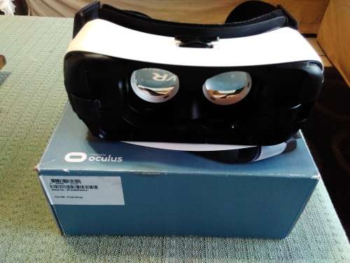 SAMSUNG GEAR VR WITH BOX,FROST WHITE IN EXCELLENT CONDITION. HARDLY USED