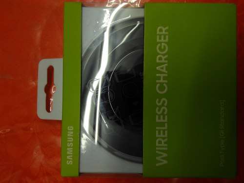 SAMSUNG WIRELESS CHARGER,BRAND NEW IN SEALED FACTORY PACKAGING,10/10