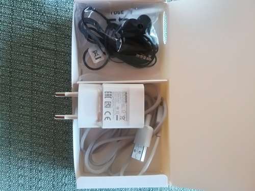 HUAWEI P8 LITE 2017,SINGLE SIM,GOLD,10/10,BOX,ACCESSORIES,WARRANTY,LOCAL,