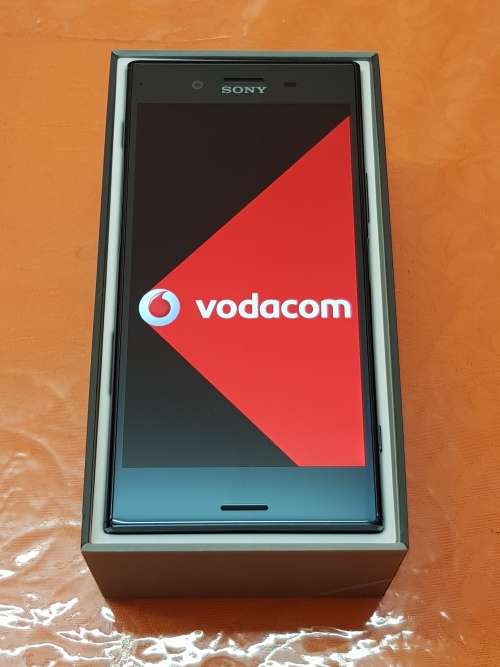 SONY EXPERIA XZ PREMIUM 64GB, DEAP SEA BLACK,ALL ACCESSORIES,LOCAL,10/10