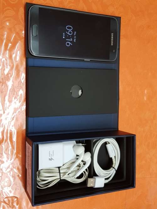 SAMSUNG GALAXY S7 32GB,BLACK ONYX,PRISTINE CONDITION,BOX AND ALL ACCESSORIES,FREE GIFT
