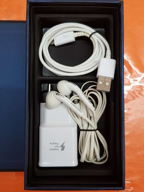 SAMSUNG GALAXY S7 32GB,BLACK ONYX,PRISTINE CONDITION,BOX AND ALL ACCESSORIES,FREE GIFT