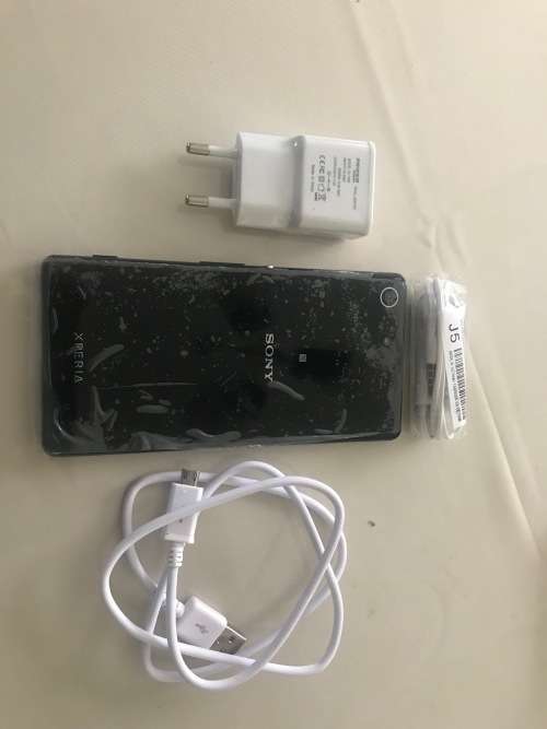 SONY EXPERIA M5 AQAU,1XBLACK.1XWHITE,LIKE BRAND NEW CONDITION,ALL ACCESSORIES,LOCAL,