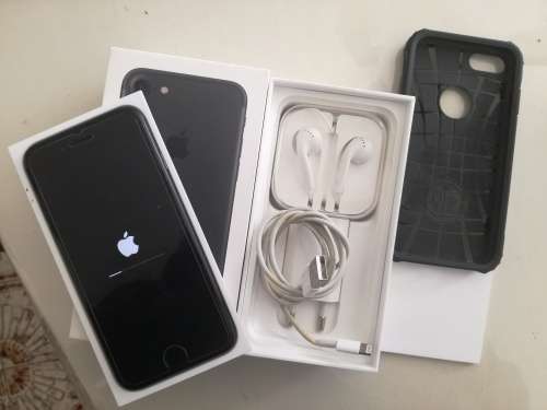 iPhone 7 128GB, EXCELLENT CONDITION,BLACK,BOX AND ALL ACCESSORIES, 9.5/10,POUCH