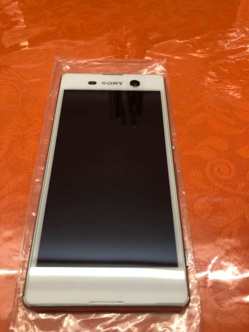 SONY EXPERIA M5 AQAU,WHITE,LIKE BRAND NEW CONDITION,CHARGER AND USB CABLE,LOCAL,