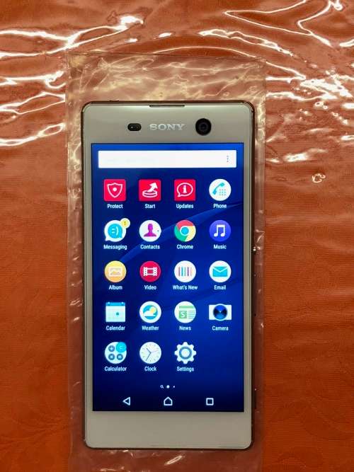SONY EXPERIA M5 AQAU,WHITE,LIKE BRAND NEW CONDITION,CHARGER AND USB CABLE,LOCAL,