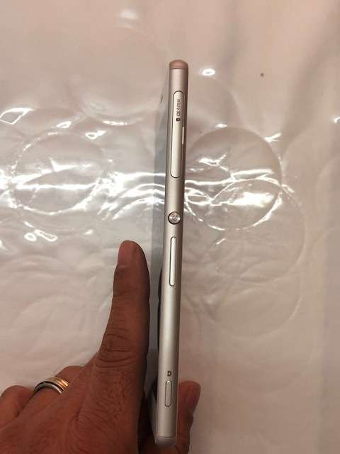 SONY EXPERIA Z3(BIG),WHITE,10/10,ALL ACCESSORIES,LOCAL,SEE PICS
