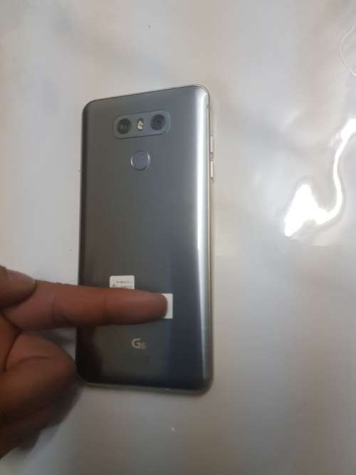 LG G6 32GB,PLATINUM COLOUR,ORIGINAL BOX ,ORIGINAL ACCESSORIES,9/10,MAKE A REASONABLE OFFER!!!!!