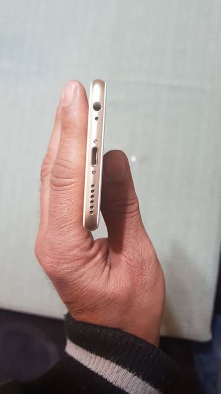 iPhone 6S 64GB,10/10 PHYSICAL CONDITION,GOLD/WHITE,CHARGER,CABLE,EARPHONES,LOCAL,READ DESCRIPTION..